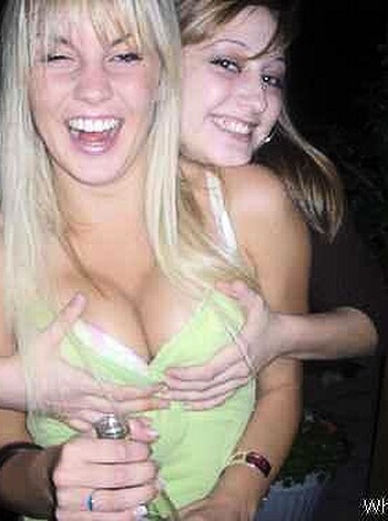 a girl at a party 50  - Photo 2