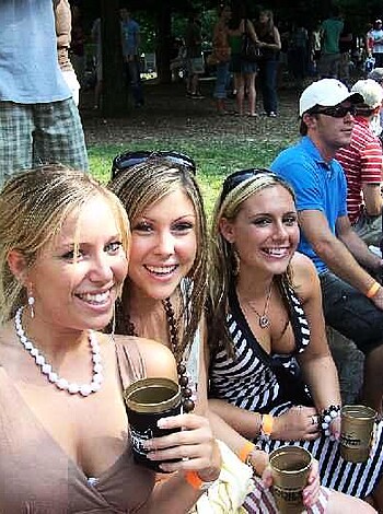 a girl at a party 50  - Photo 3