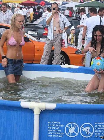a girl at a party 50  - Photo 9