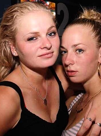 a girl at a party 50  - Photo 30