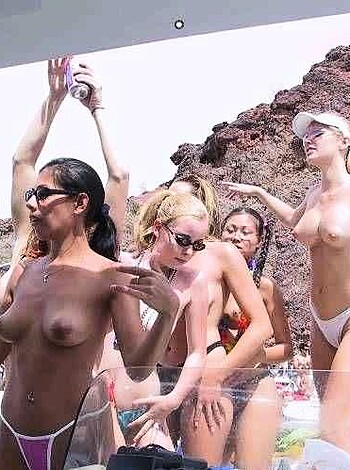 a girl at a party 42  - Photo 12