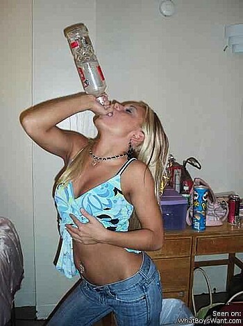 a girl at a party 42  - Photo 10