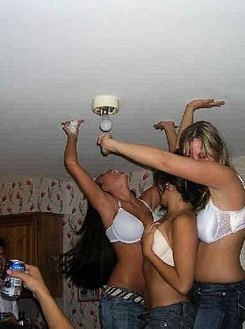 a girl at a party 42  - Photo 17