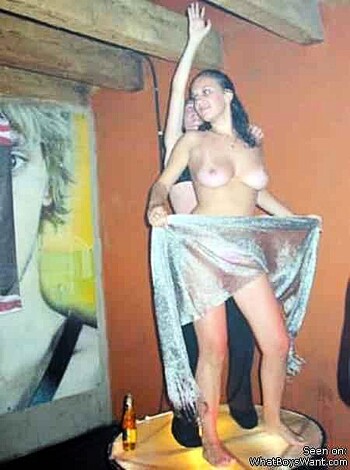 a girl at a party 42  - Photo 18