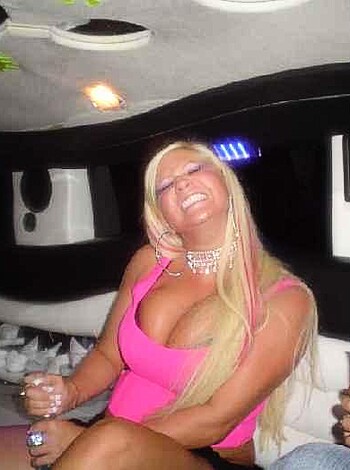 a girl at a party 42  - Photo 20