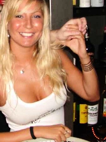 a girl at a party 42  - Photo 28