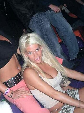a girl at a party 42  - Photo 33