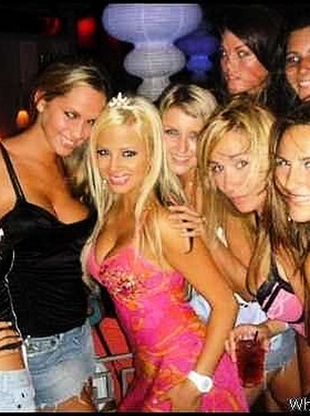 a girl at a party 38  - Photo 4
