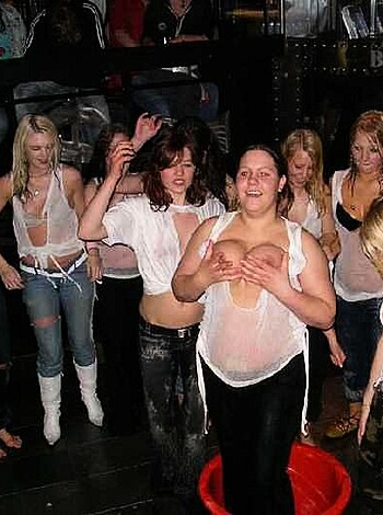 a girl at a party 38  - Photo 7