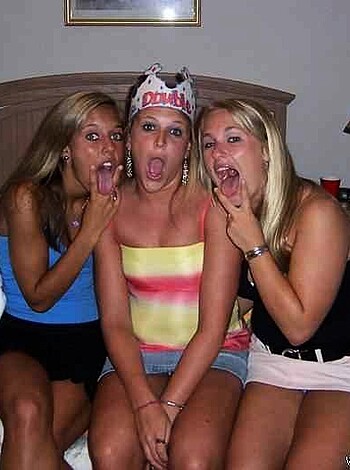 a girl at a party 38  - Photo 13