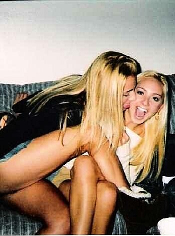 a girl at a party 38  - Photo 16