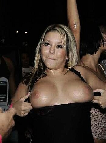 a girl at a party 38  - Photo 22