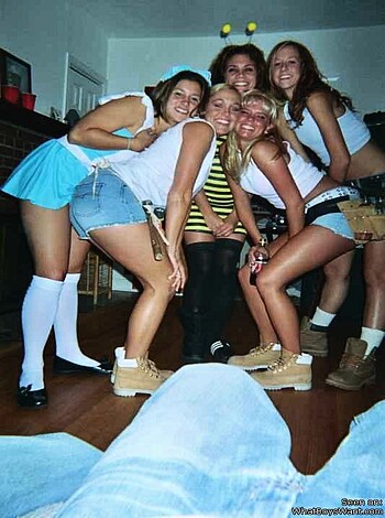 a girl at a party 39 - Photo 3