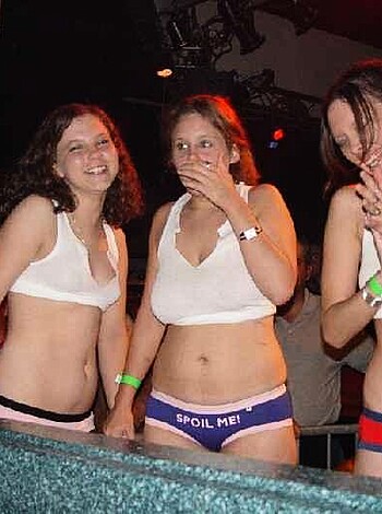 a girl at a party 38  - Photo 26