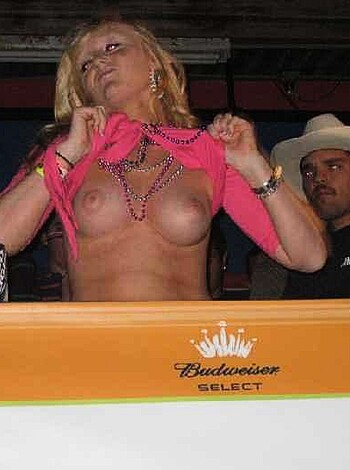 a girl at a party 38  - Photo 32