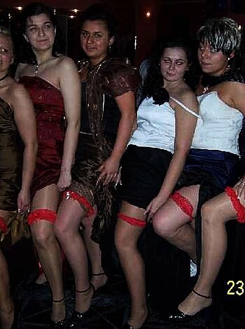 a girl at a party 38  - Photo 50