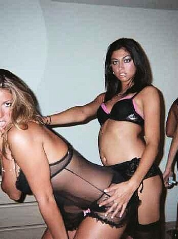 a girl at a party 38  - Photo 60