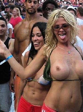a girl at a party 38  - Photo 75