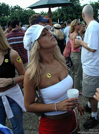 a girl at a party 33 - Photo 21