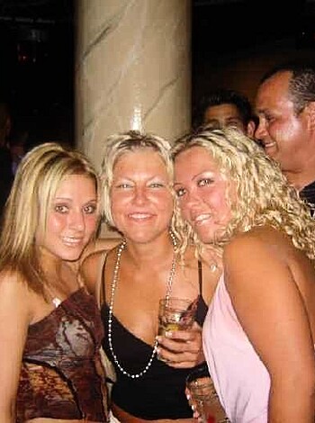 a girl at a party 31  - Photo 17