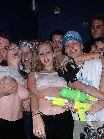 a girl at a party 31  - Photo 21