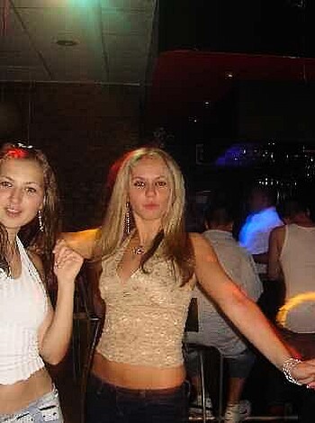 a girl at a party 32 - Photo 7
