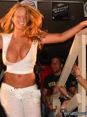 a girl at a party 28  - Photo 17