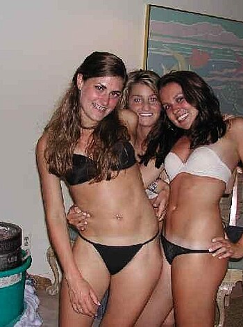 a girl at a party 28  - Photo 37