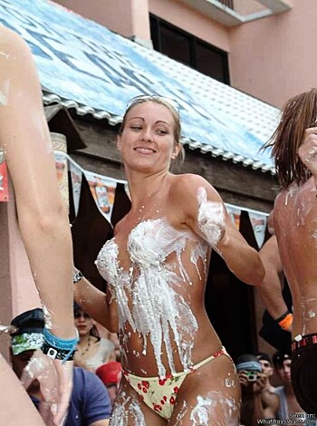 a girl at a party 28  - Photo 49