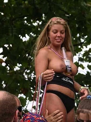 a girl at a party 28  - Photo 73