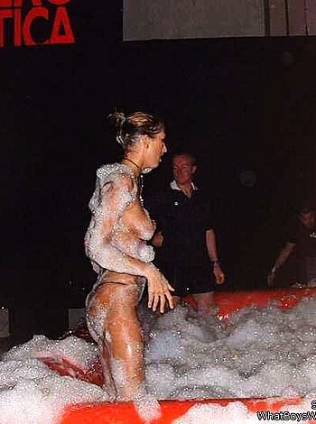 a girl at a party 28  - Photo 99