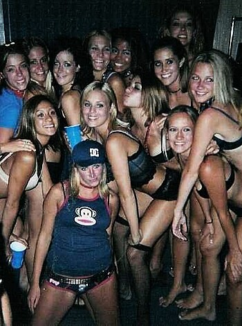 a girl at a party 26  - Photo 3
