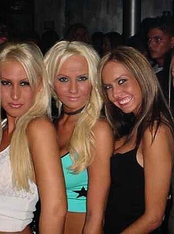 a girl at a party 26  - Photo 8