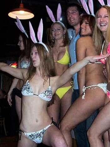 a girl at a party 26  - Photo 7
