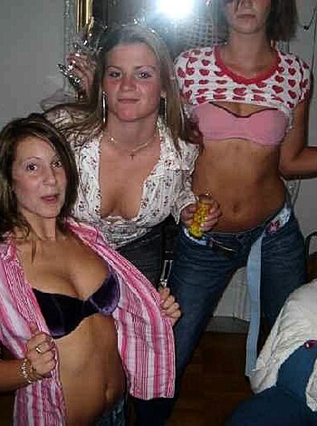a girl at a party 26  - Photo 18