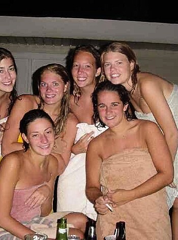 a girl at a party 26  - Photo 35