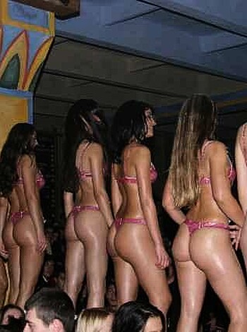 a girl at a party 26  - Photo 44