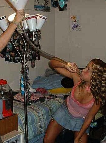 a girl at a party 20  - Photo 4
