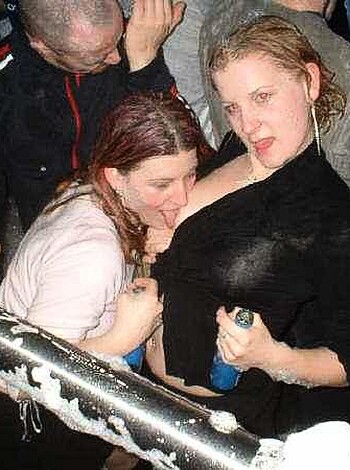 a girl at a party 20  - Photo 9