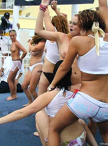 a girl at a party 20  - Photo 12