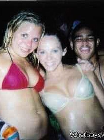 a girl at a party 20  - Photo 13