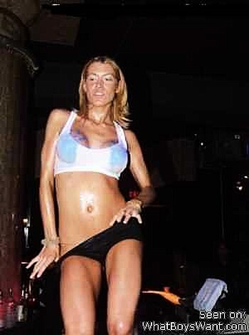 a girl at a party 20  - Photo 17