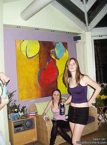 a girl at a party 20  - Photo 24