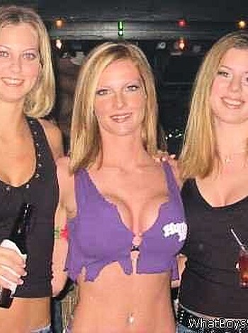 a girl at a party 20  - Photo 28