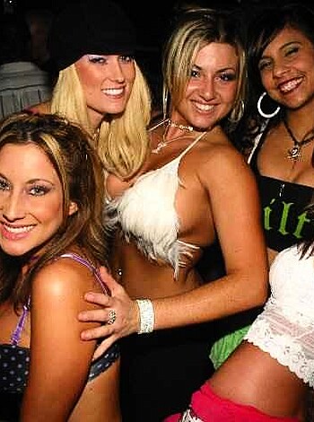 a girl at a party 20  - Photo 42