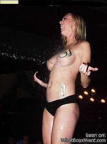 a girl at a party 20  - Photo 41
