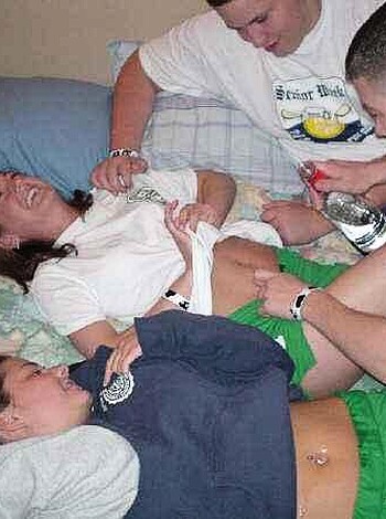 a girl at a party 20  - Photo 47