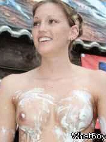 a girl at a party 20  - Photo 62