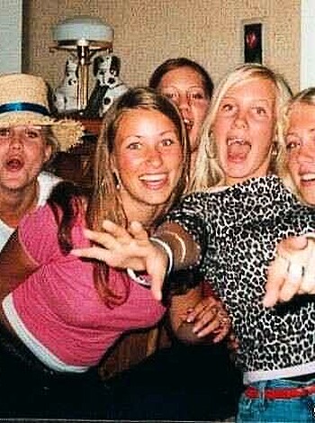 a girl at a party 20  - Photo 67