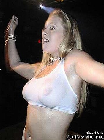 a girl at a party 20  - Photo 76